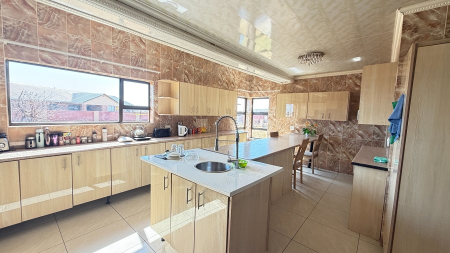 5 Bedroom Property for Sale in Grimbeeck Park North West